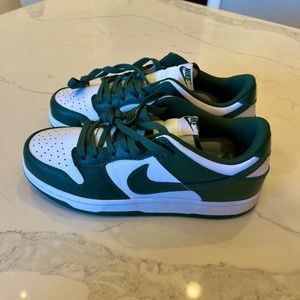 Nike Dunk Low Team Green sneakers